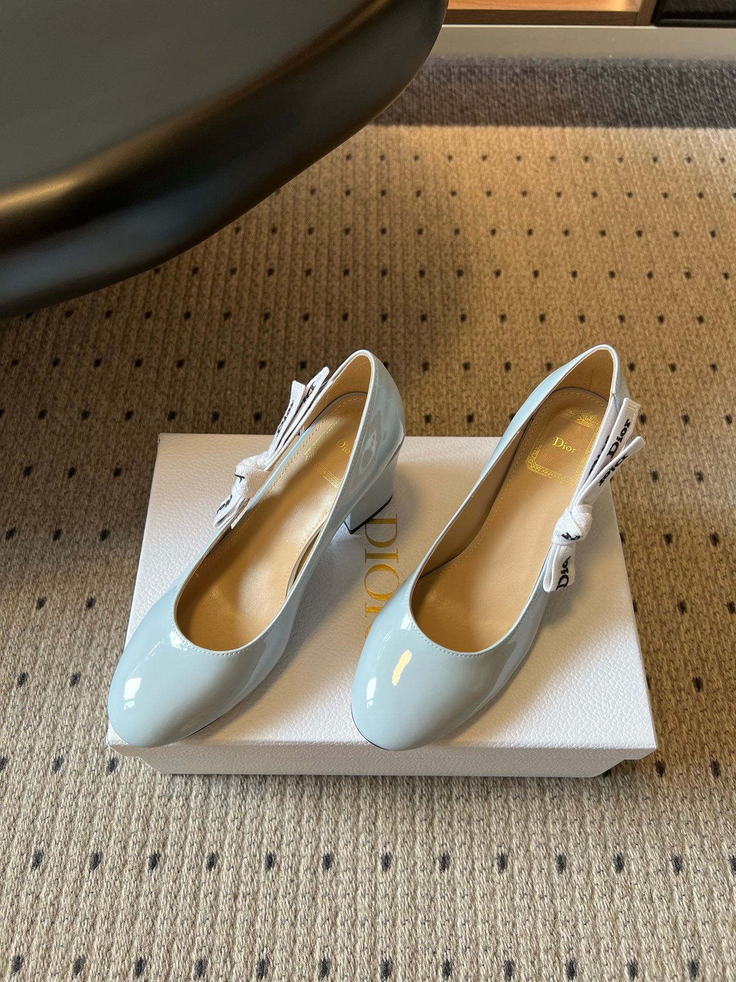 DIOR 26S HIGH HEELS 80 MM IN LIGHT BLUE PATENT CALFSKIN WITH RIBBON BOW