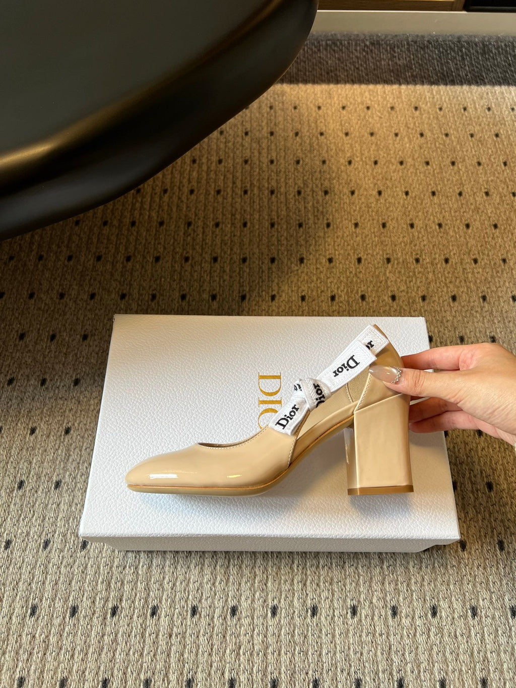 DIOR 26S HIGH HEELS 80 MM IN BEIGE PATENT CALFSKIN WITH RIBBON BOW