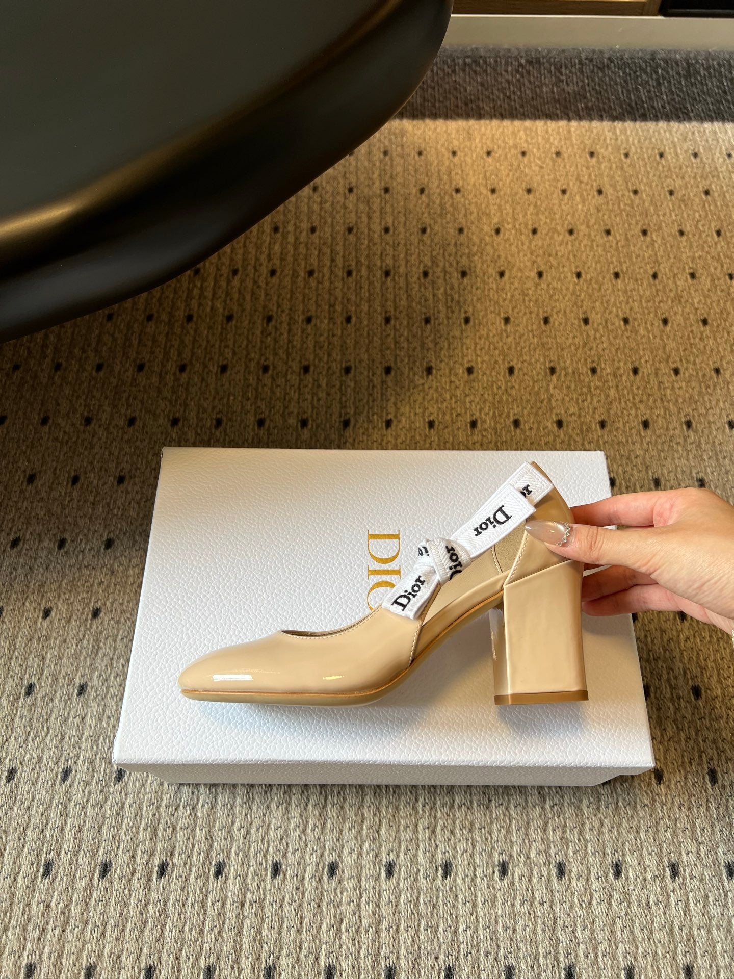 DIOR 26S HIGH HEELS 80 MM IN BEIGE PATENT CALFSKIN WITH RIBBON BOW