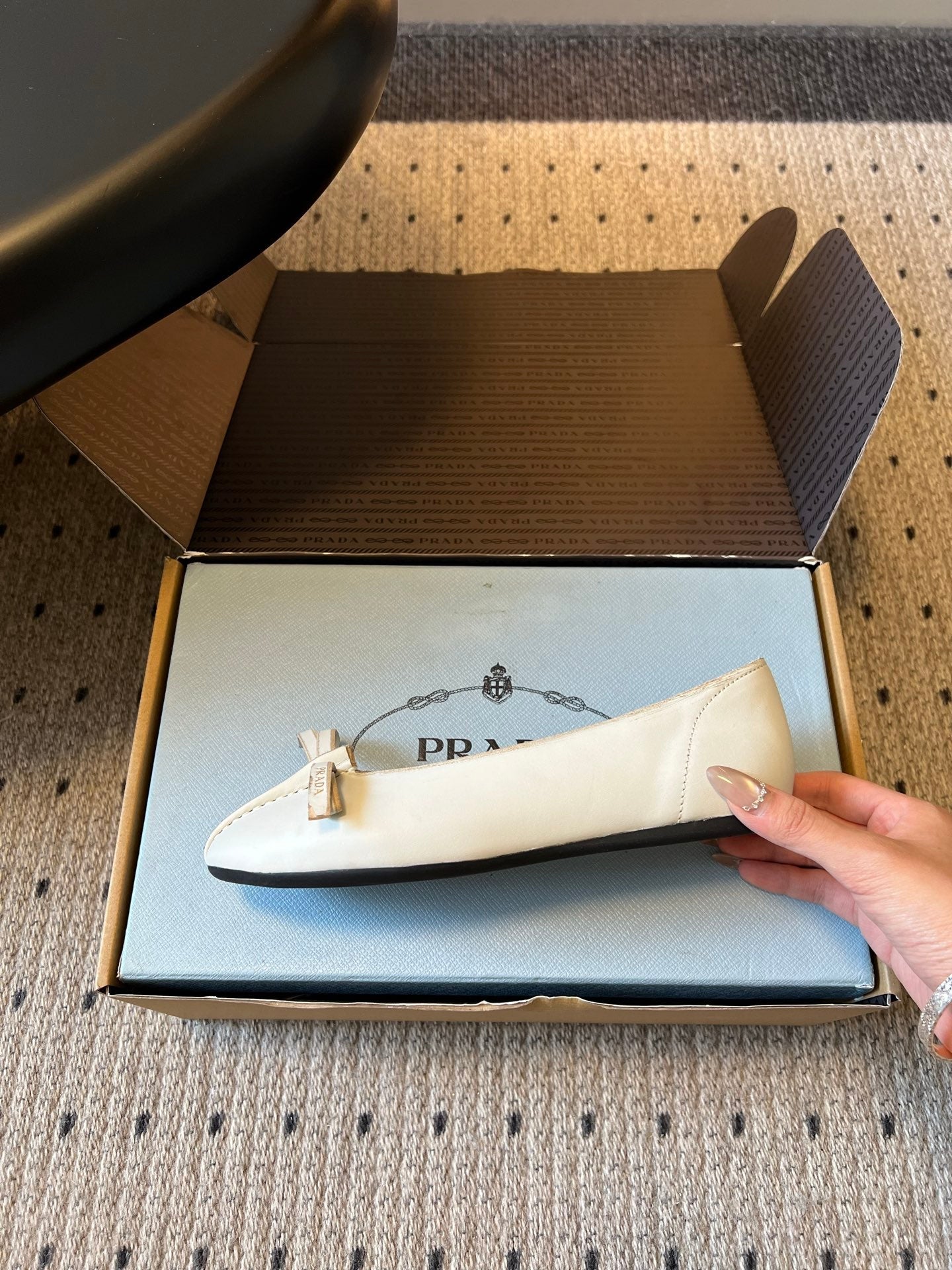PRADA 26S POINTED TOE BOW FLATS IN IVORY WHITE CALFSKIN
