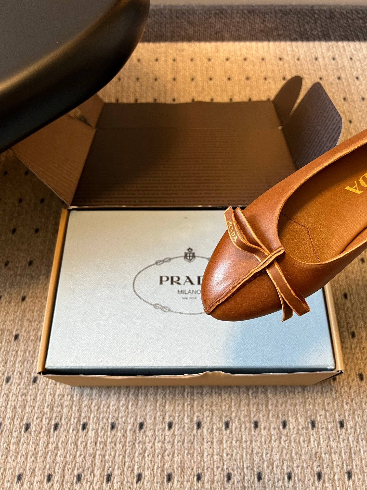 PRADA 26S POINTED TOE BOW FLATS IN CARAMEL BROWN CALFSKIN