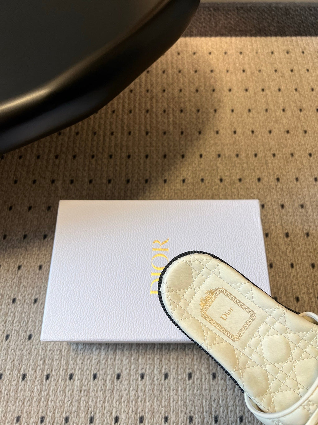 DIOR 26S SLIDES IN WHITE CALFSKIN WITH BOW