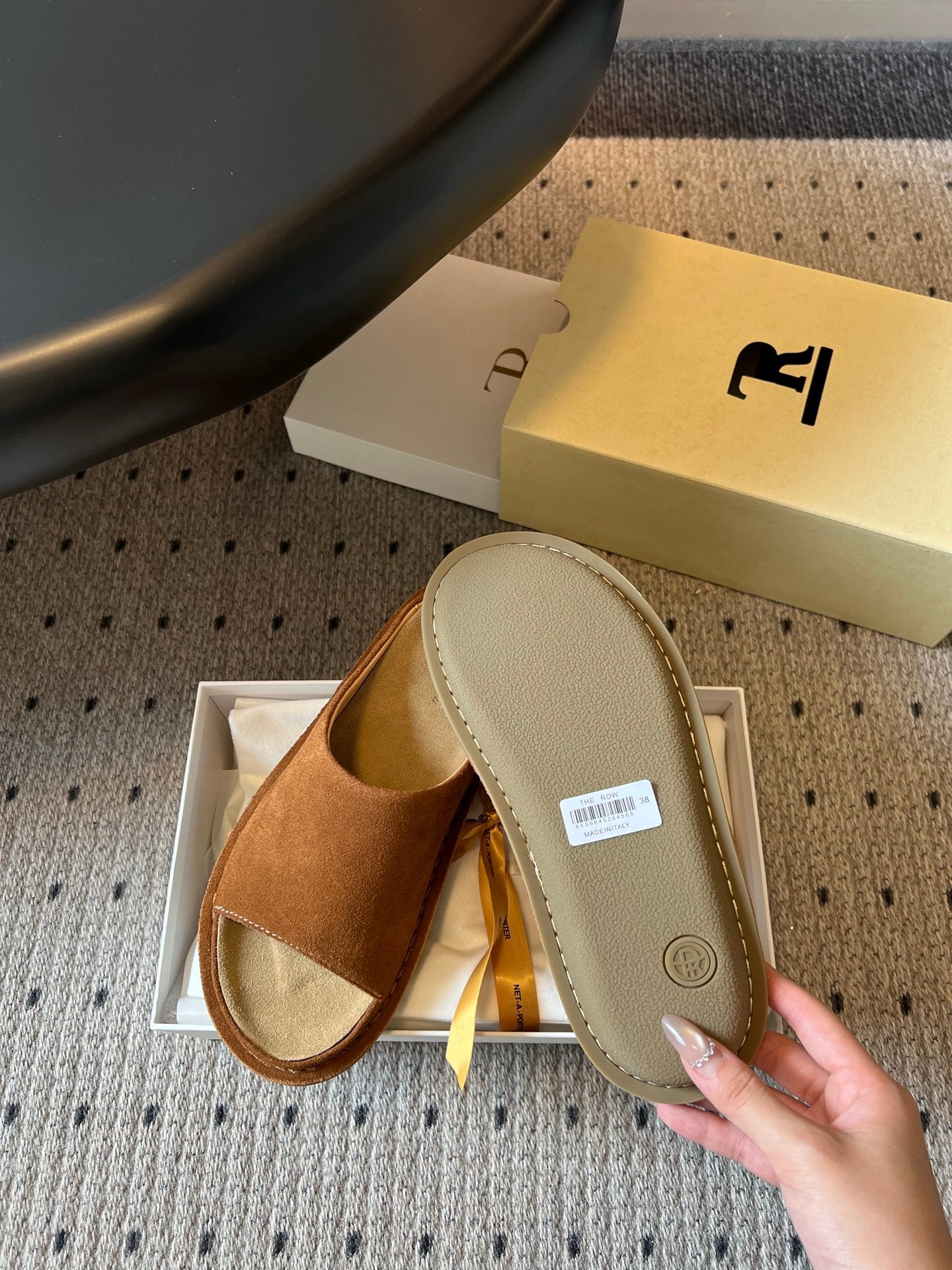 THE ROW 26S THONG SANDALS IN CARAMEL BROWN SUEDE