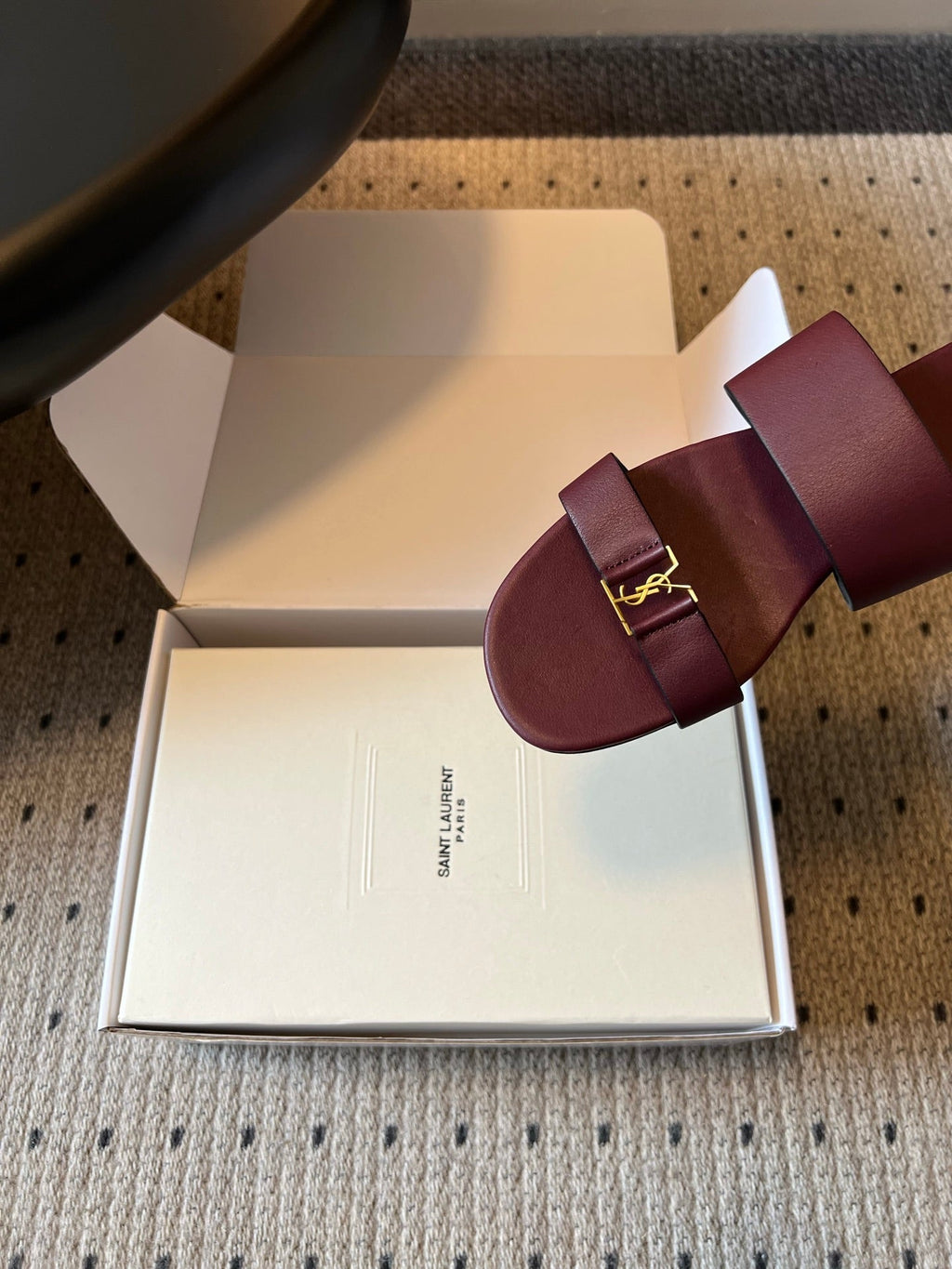 YSL 26S TWO-STRAP SANDALS IN DARK RED LAMBSKIN