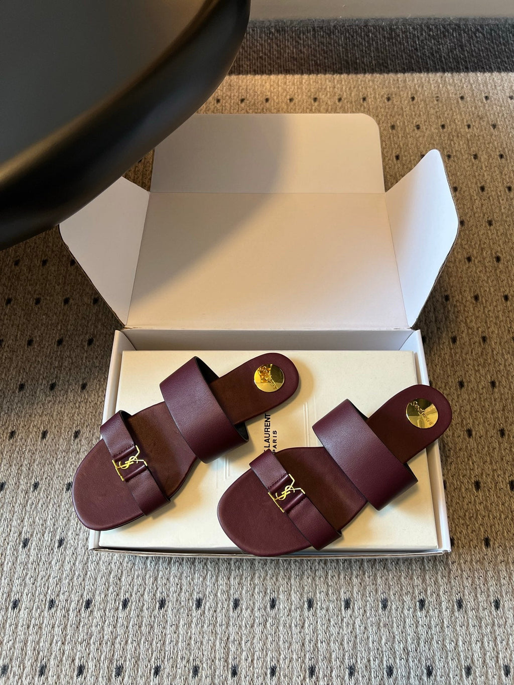 YSL 26S TWO-STRAP SANDALS IN DARK RED LAMBSKIN