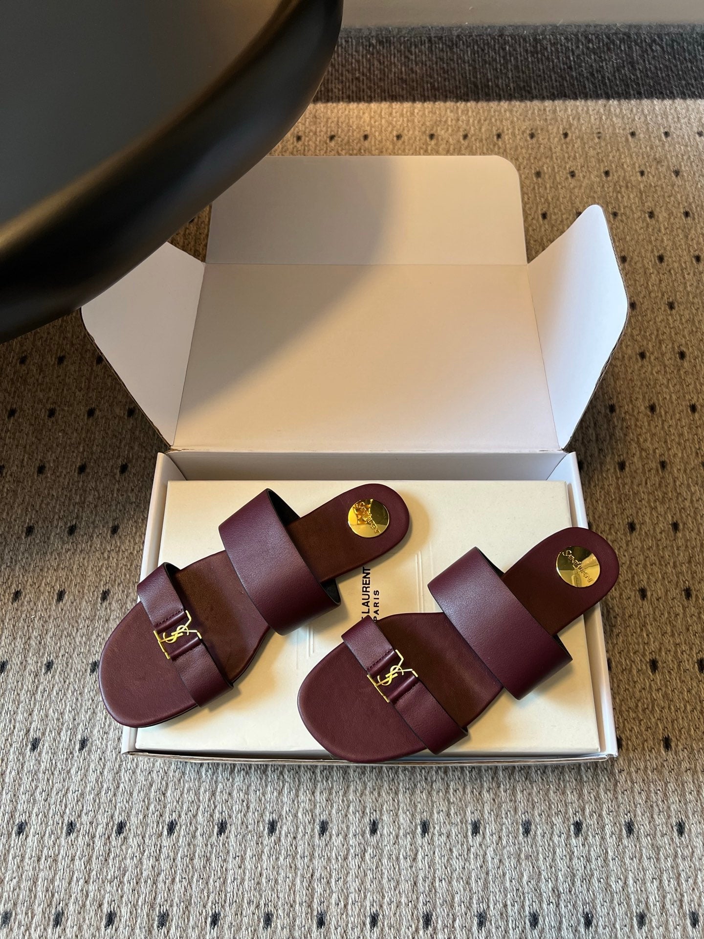YSL 26S TWO-STRAP SANDALS IN DARK RED LAMBSKIN
