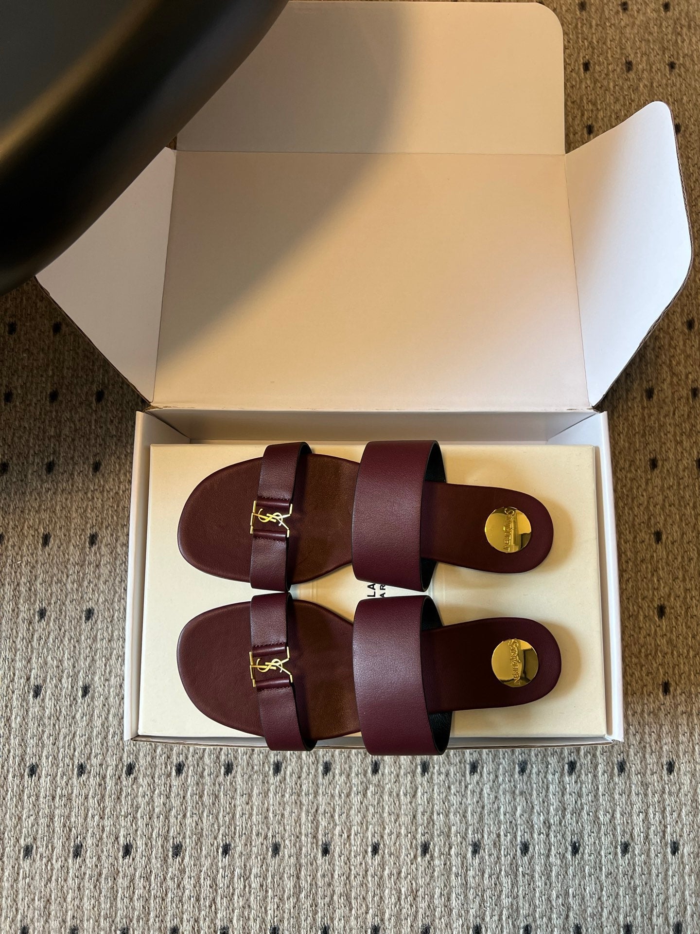 YSL 26S TWO-STRAP SANDALS IN DARK RED LAMBSKIN