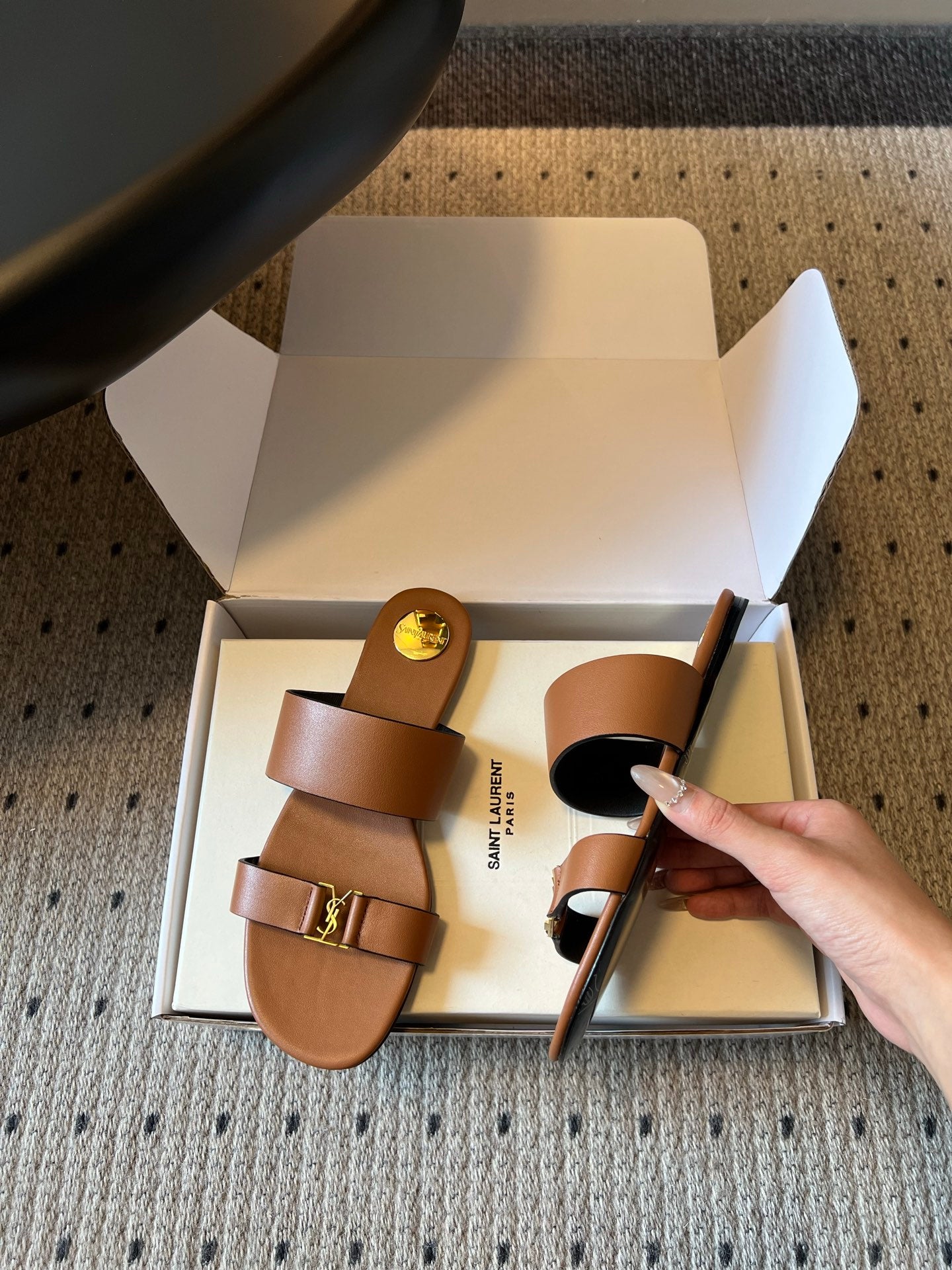 YSL 26S TWO-STRAP SANDALS IN BROWN LAMBSKIN