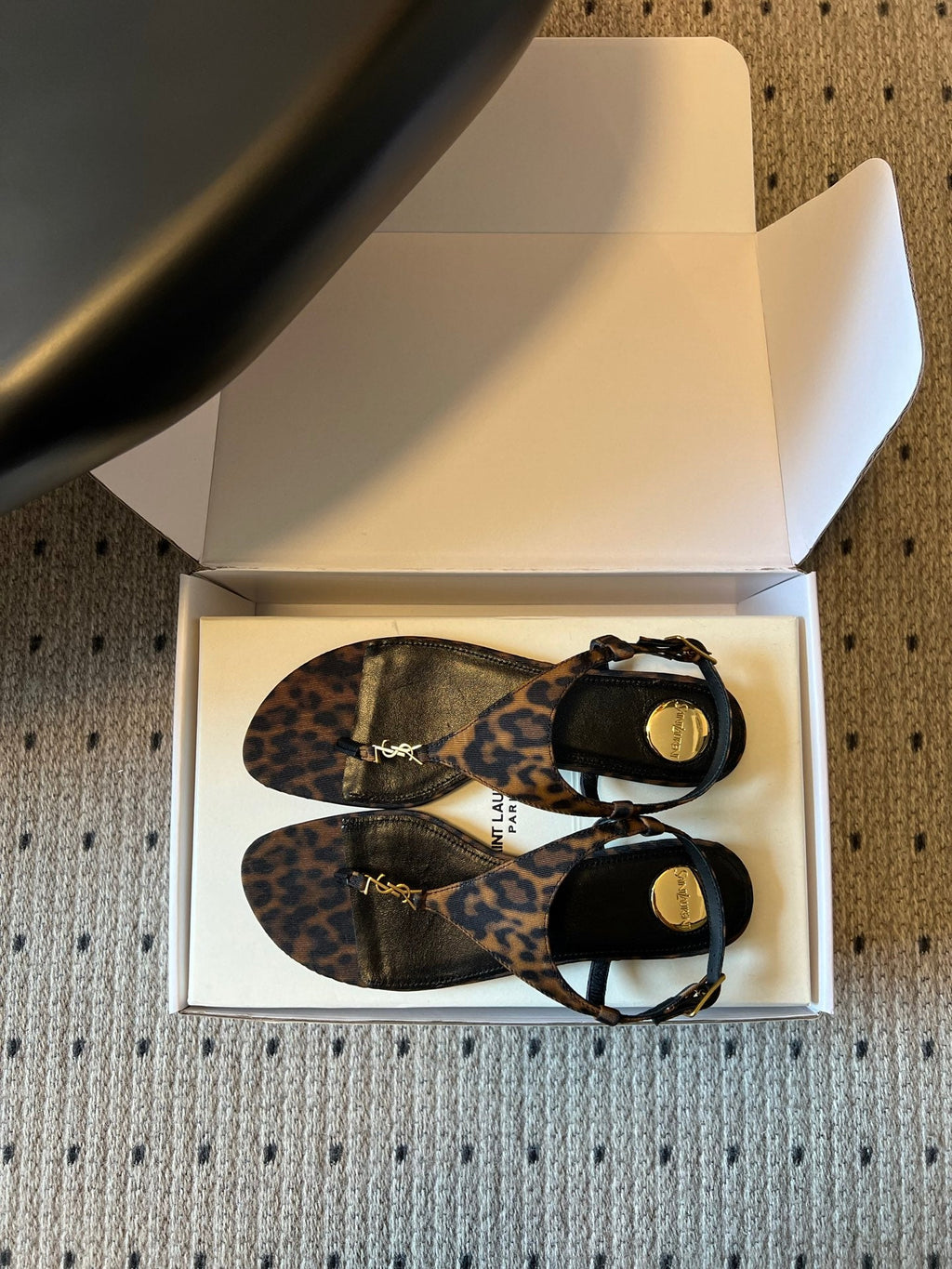 YSL 26S WIDE-STRAP THONG SANDALS IN LEOPARD PRINT FABRIC