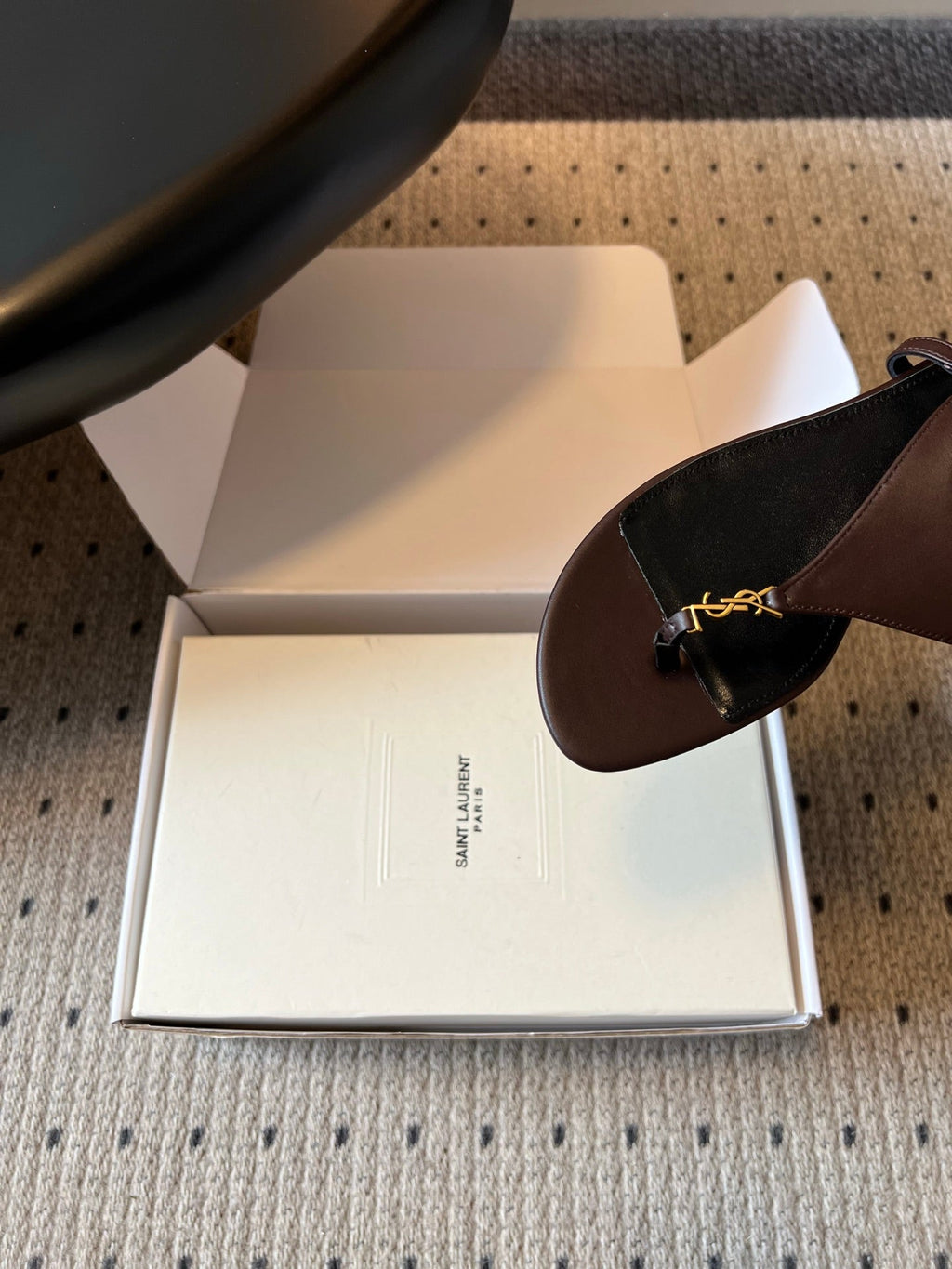 YSL 26S WIDE-STRAP THONG SANDALS IN CHOCOLATE BROWN CALFSKIN