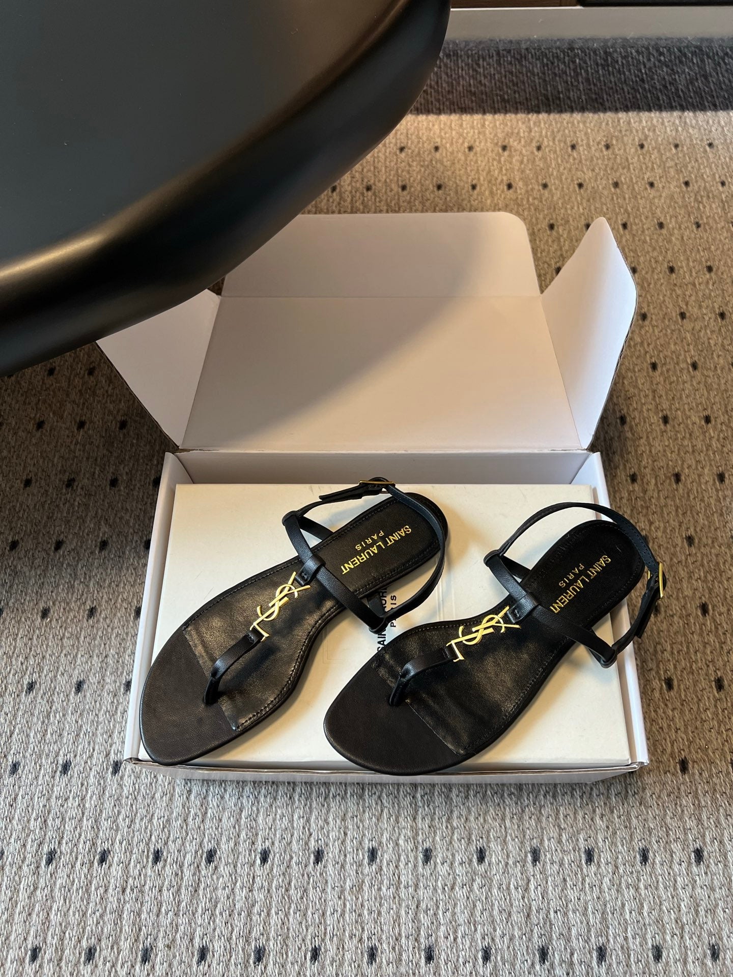 YSL 26S THONG SANDALS IN BLACK CALFSKIN WITH GOLD HARDWARE
