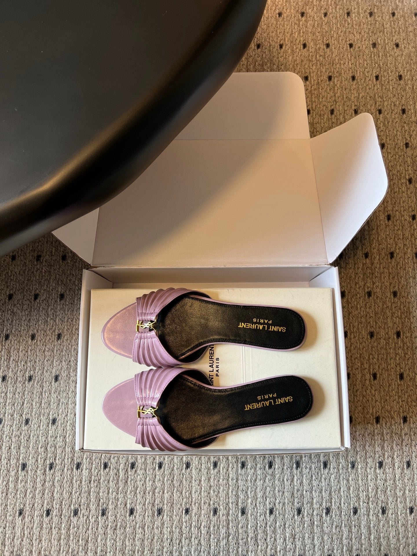 YSL 26S BABYLONE FLAT MULES IN LIGHT PURPLE LAMBSKIN