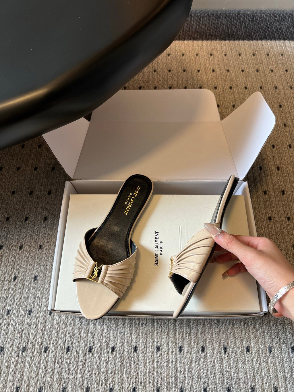 YSL 26S BABYLONE FLAT MULES IN BEIGE LAMBSKIN