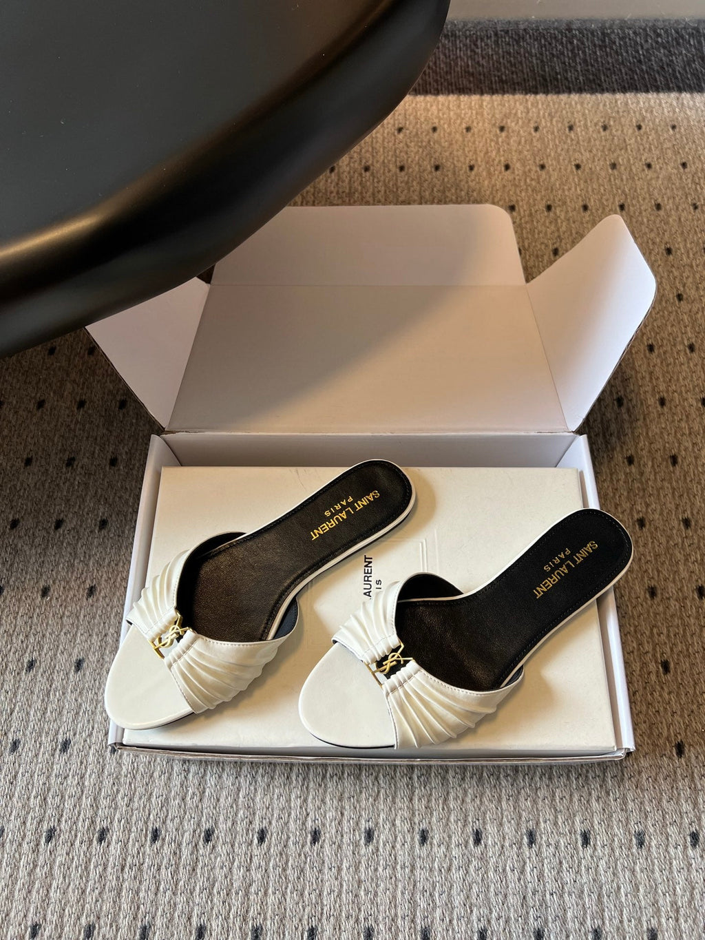 YSL 26S BABYLONE FLAT MULES IN WHITE LAMBSKIN