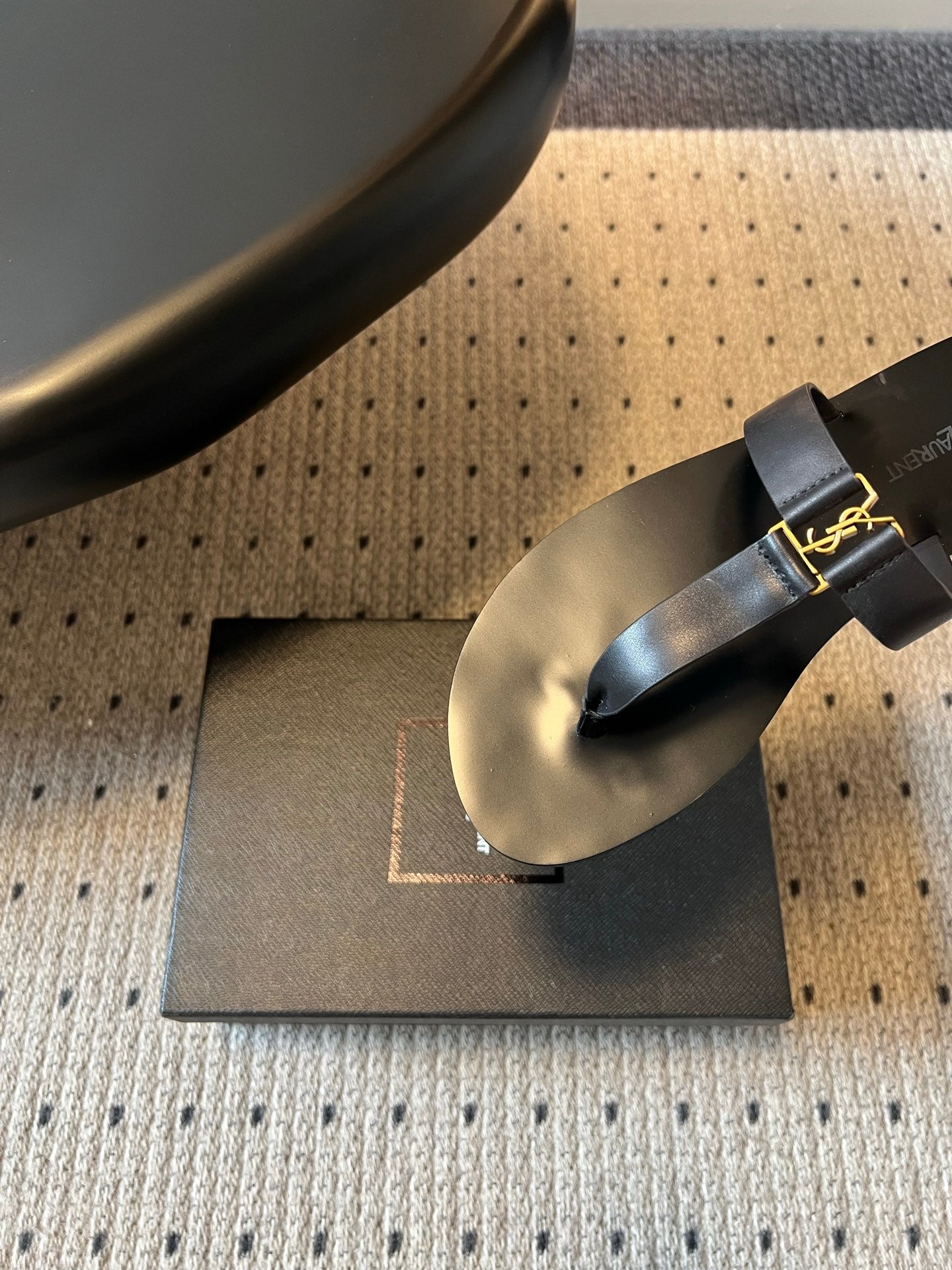 YSL 26S THONG SANDALS IN BLACK CALFSKIN