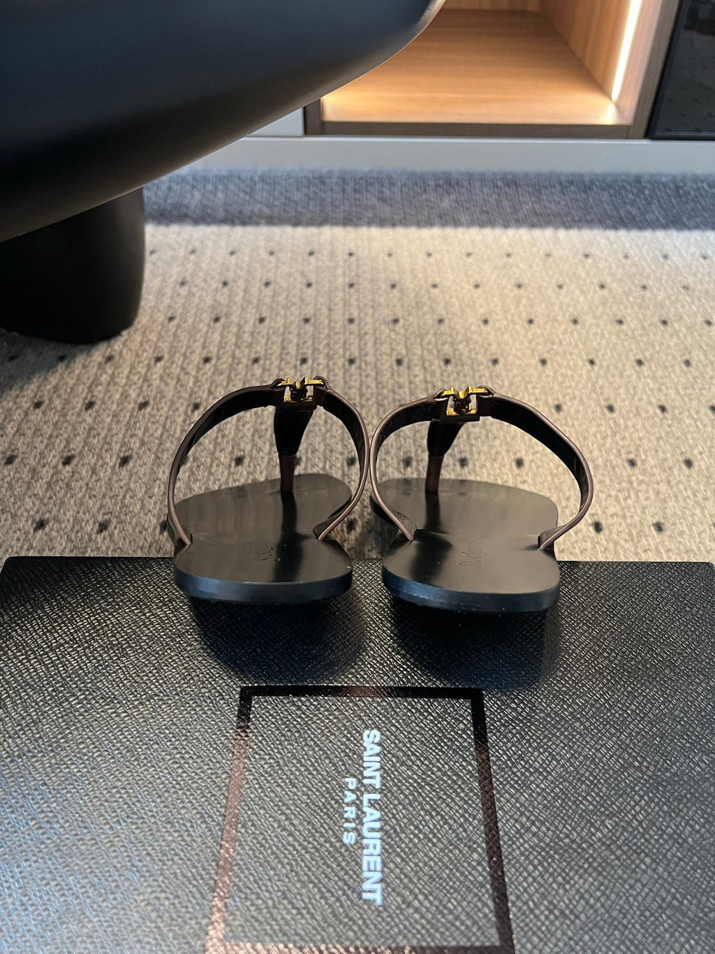 YSL 26S THONG SANDALS IN ESPRESSO BROWN AND BLACK SHINY CALFSKIN