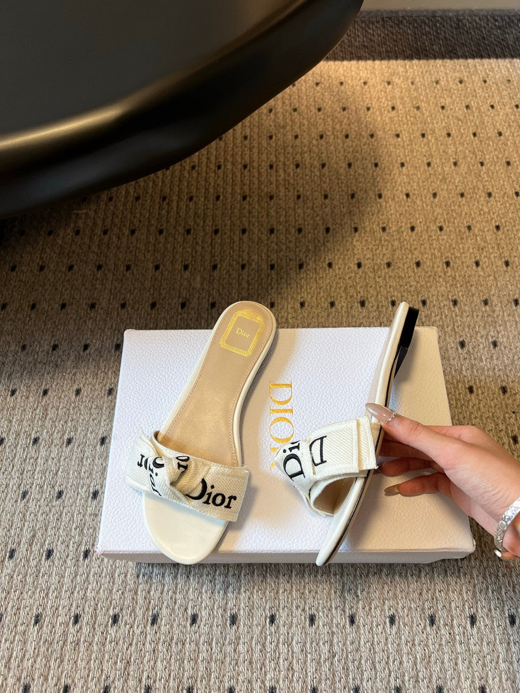 DIOR 26S DWAY SLIDE IN WHITE FABRIC AND LAMBSKIN