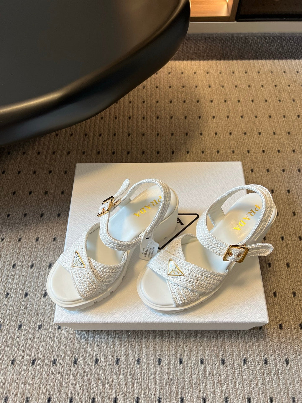 PRADA 26S BLOCK HEEL SANDALS 85MM IN WHITE RAFFIA AND CALFSKIN