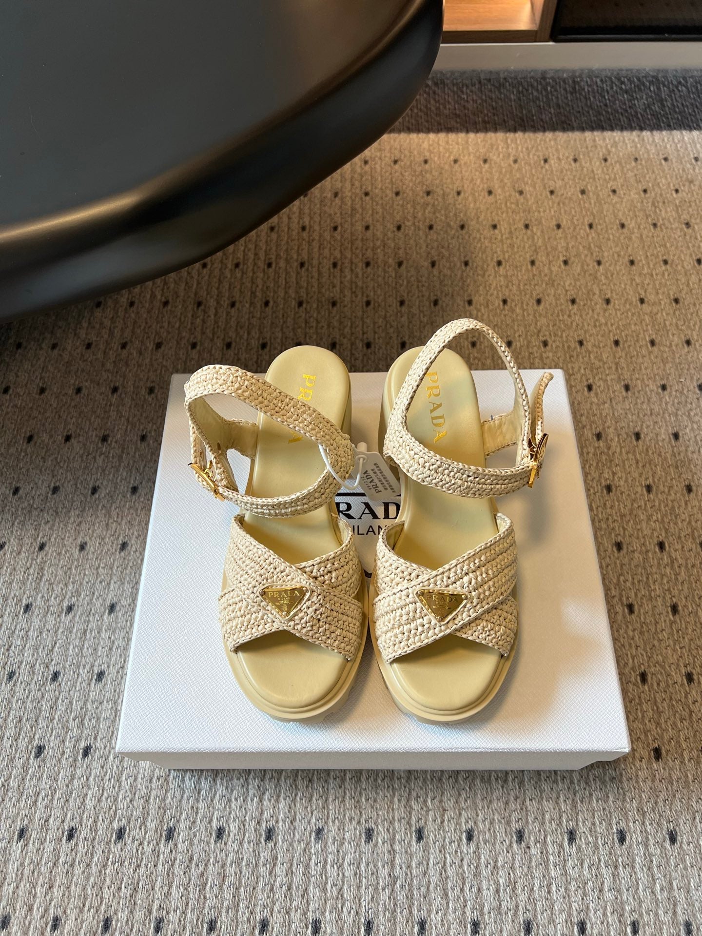 PRADA 26S BLOCK HEEL SANDALS 85MM IN BEIGE RAFFIA AND CALFSKIN