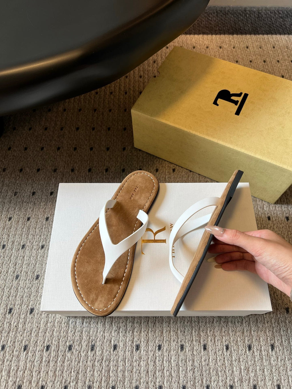 THE ROW 26S THONG SANDALS IN WHITE CALFSKIN AND SUEDE