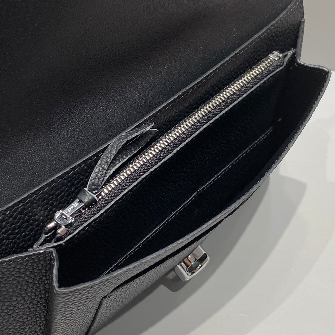 TOGO PASSPORT HOLDER 20 IN BLACK CALFSKIN