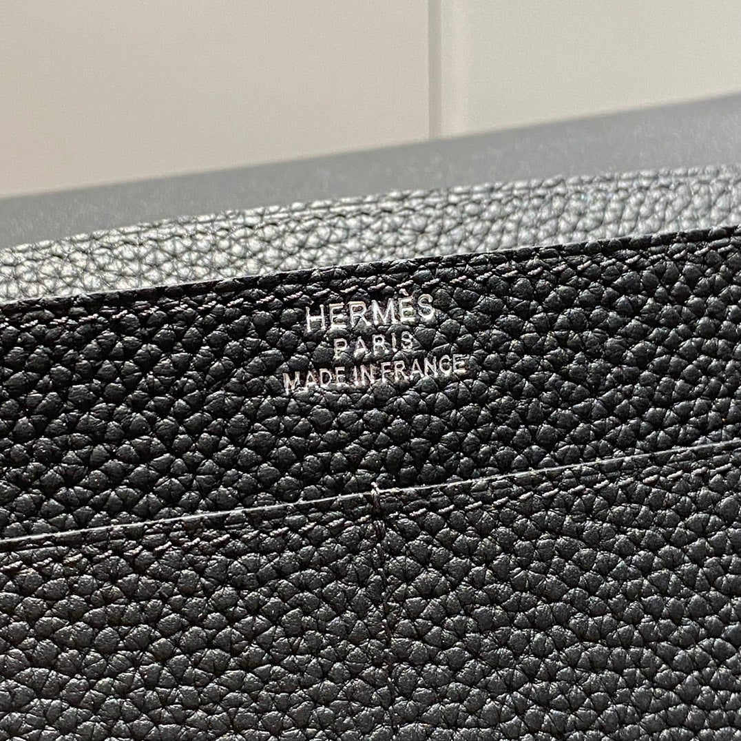 TOGO PASSPORT HOLDER 20 IN BLACK CALFSKIN