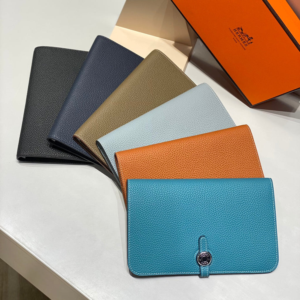 TOGO PASSPORT HOLDER 20 IN GINGER ORANGE CALFSKIN