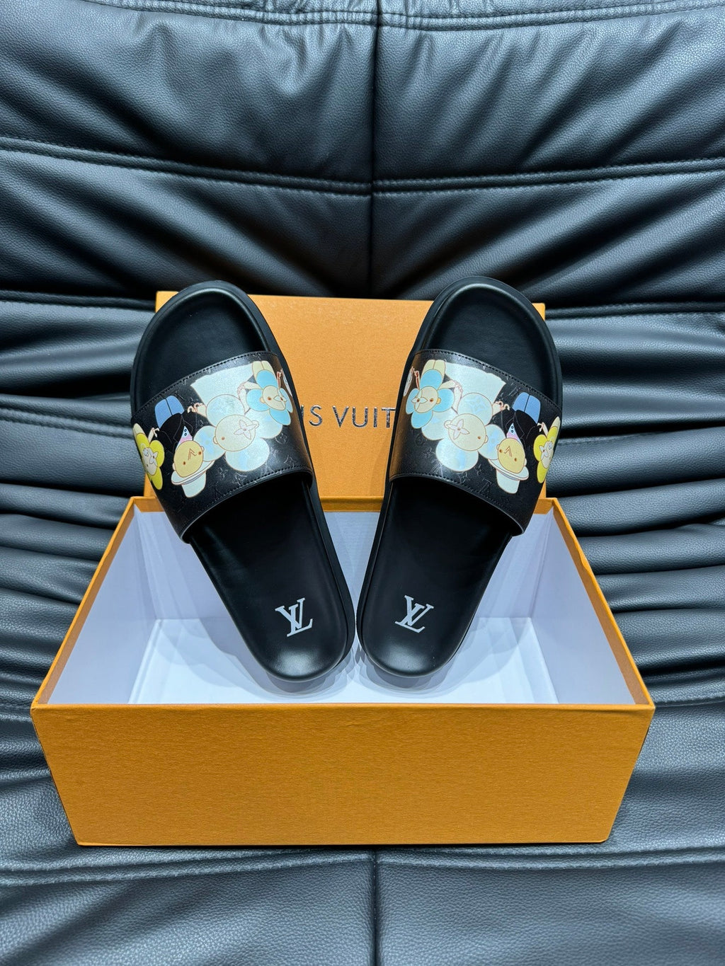 LV SLIPPERS IN BLACK MONOGRAM CALFSKIN