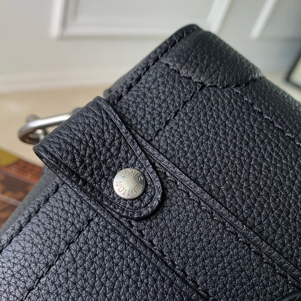SOUL TRUNK 19 IN BLACK CALFSKIN SILVER HARDWARE