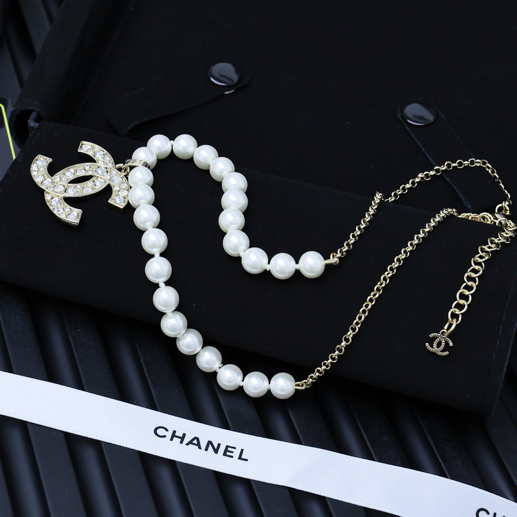 25P PEARL NECKLACE IN LIGHT GOLD STAR & HEART DOUBLE C PENDANT