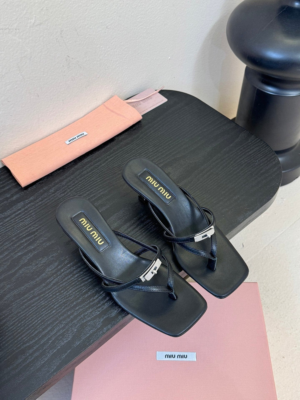 MIUMIU 26S LOW-HEEL THONG SANDALS IN BLACK CALFSKIN