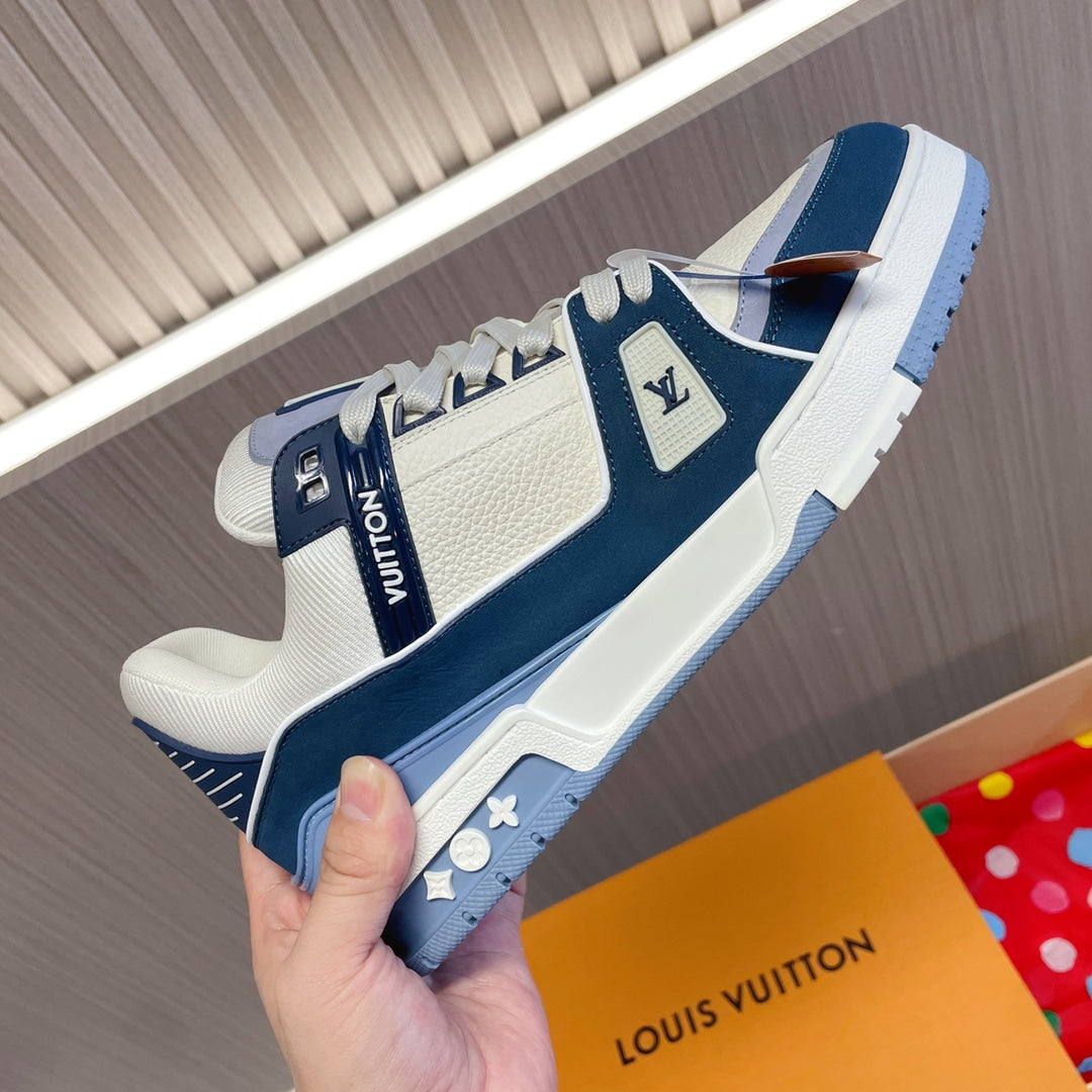 LV 26S LOW TOP SNEAKERS IN WHITE BLUE CALFSKIN WITH MONOGRAM SOLE DETAIL