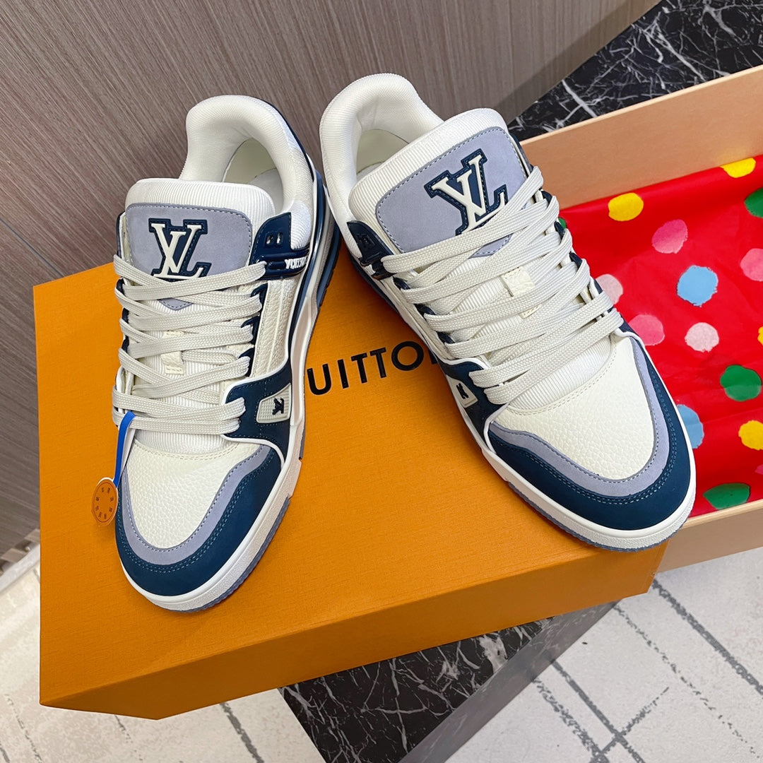LV 26S LOW TOP SNEAKERS IN WHITE BLUE CALFSKIN WITH MONOGRAM SOLE DETAIL