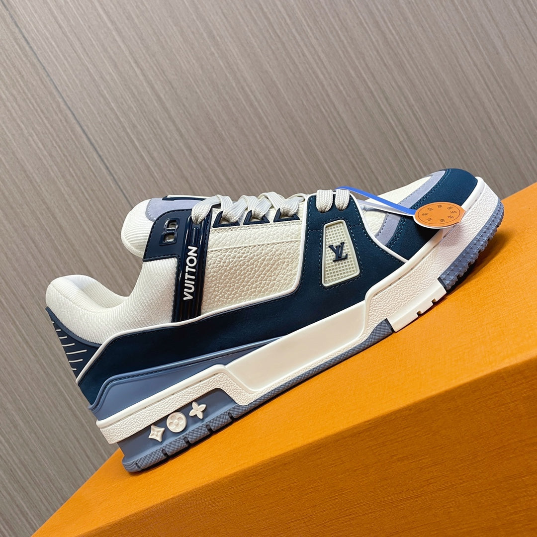 LV 26S LOW TOP SNEAKERS IN WHITE BLUE CALFSKIN WITH MONOGRAM SOLE DETAIL