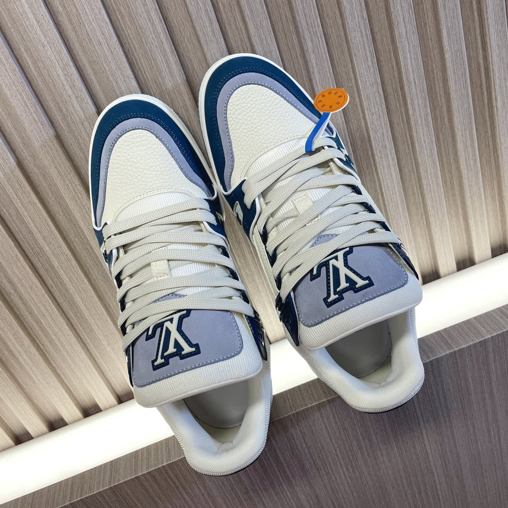 LV 26S LOW TOP SNEAKERS IN WHITE BLUE CALFSKIN WITH MONOGRAM SOLE DETAIL