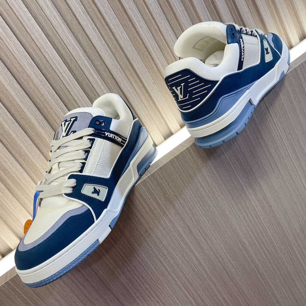 LV 26S LOW TOP SNEAKERS IN WHITE BLUE CALFSKIN WITH MONOGRAM SOLE DETAIL