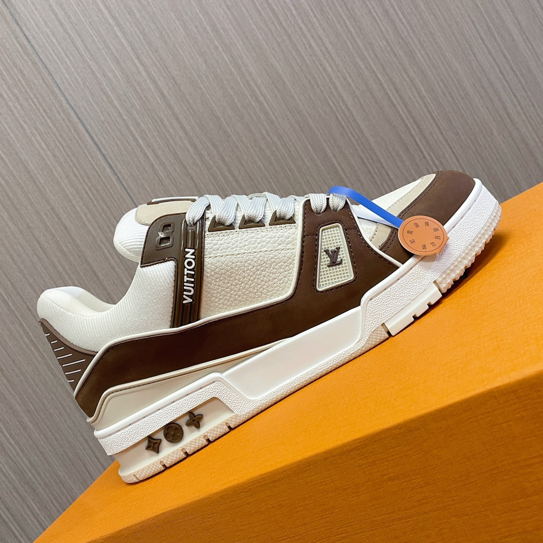 LV 26S LOW TOP SNEAKERS IN WHITE BROWN CALFSKIN WITH MONOGRAM SOLE DETAIL