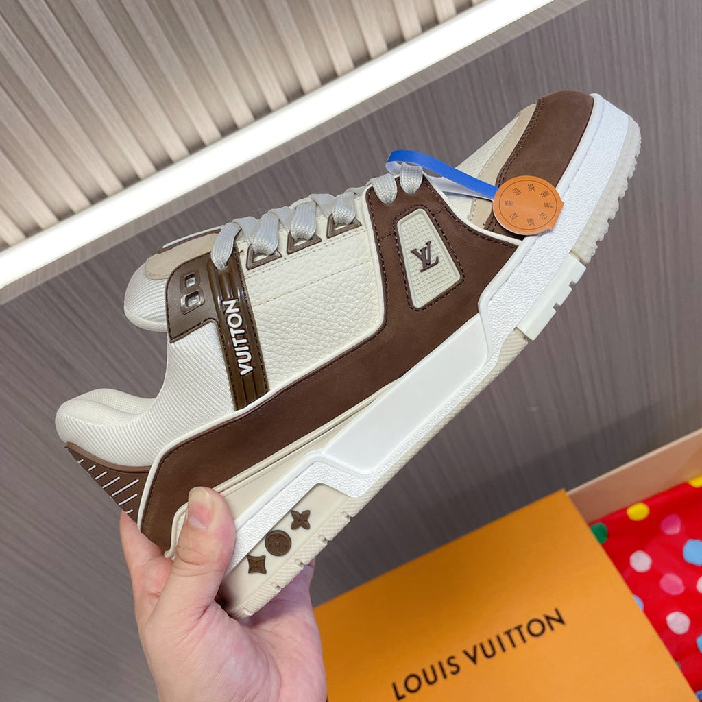 LV 26S LOW TOP SNEAKERS IN WHITE BROWN CALFSKIN WITH MONOGRAM SOLE DETAIL