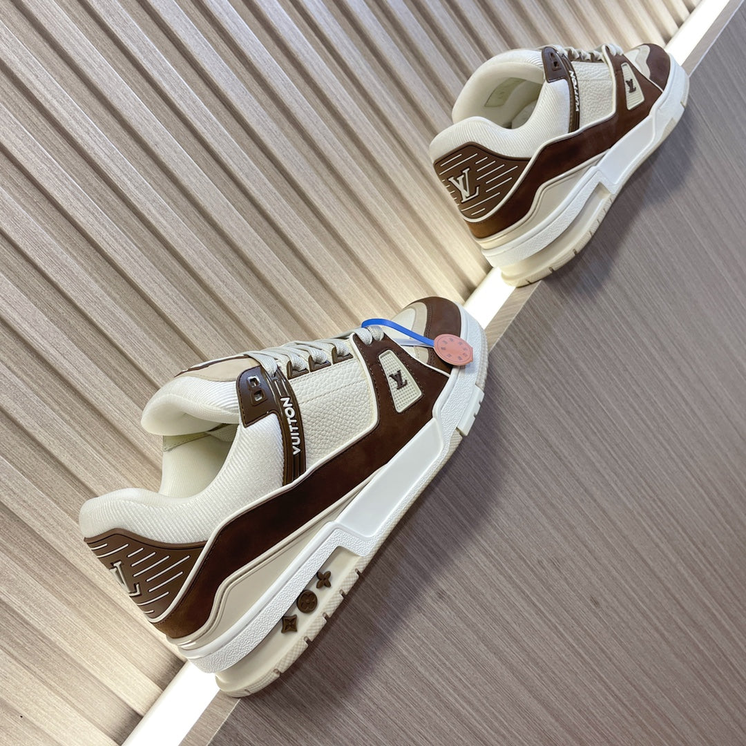LV 26S LOW TOP SNEAKERS IN WHITE BROWN CALFSKIN WITH MONOGRAM SOLE DETAIL
