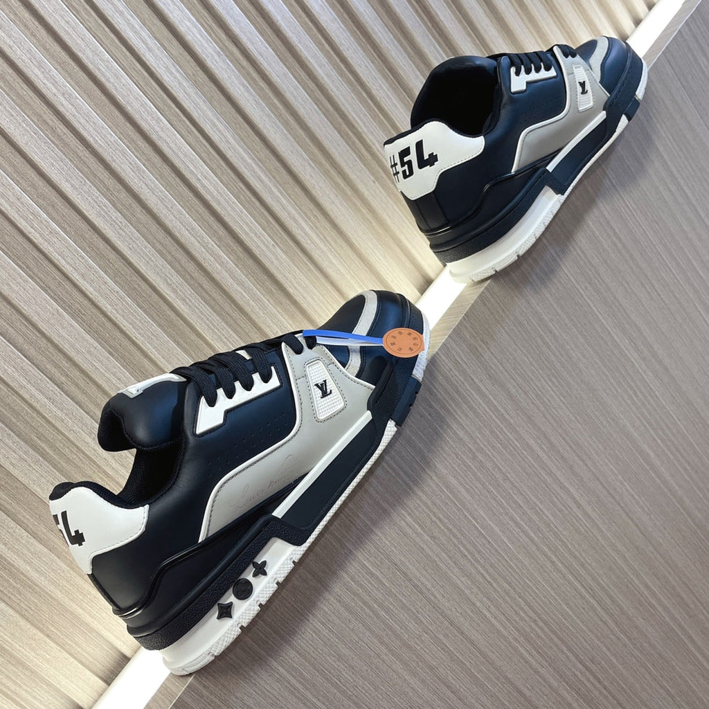 LV 26S LOW TOP SNEAKERS IN BLACK CALFSKIN WITH MONOGRAM SOLE DETAIL