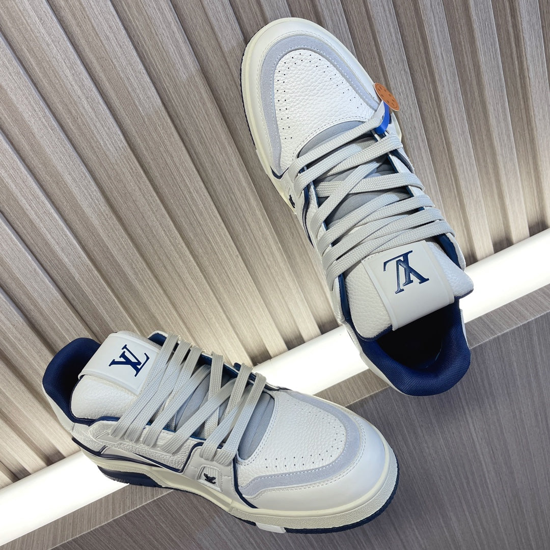 LV 26S LOW TOP SNEAKERS IN WHITE NAVY CALFSKIN WITH MONOGRAM SOLE DETAIL