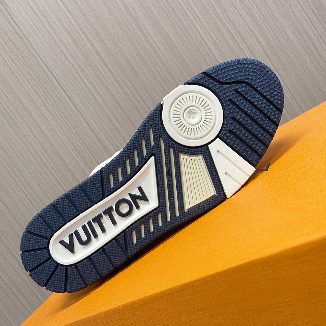 LV 26S LOW TOP SNEAKERS IN WHITE NAVY CALFSKIN WITH MONOGRAM SOLE DETAIL