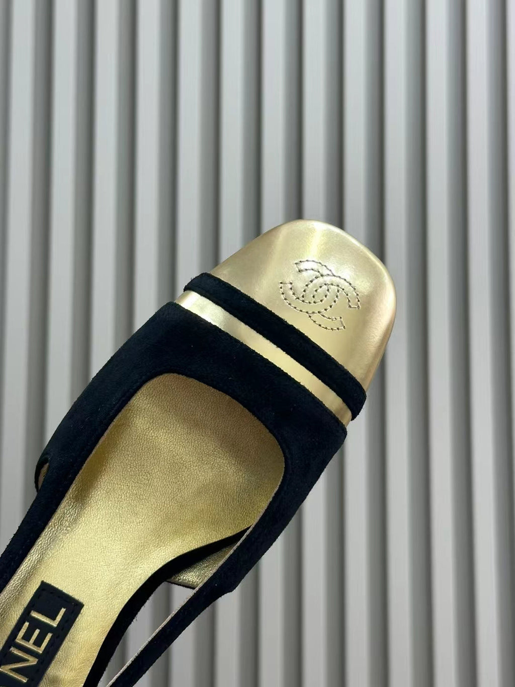SLINGBACKS IN BLACK SUEDE AND GOLDEN LAMBSKIN