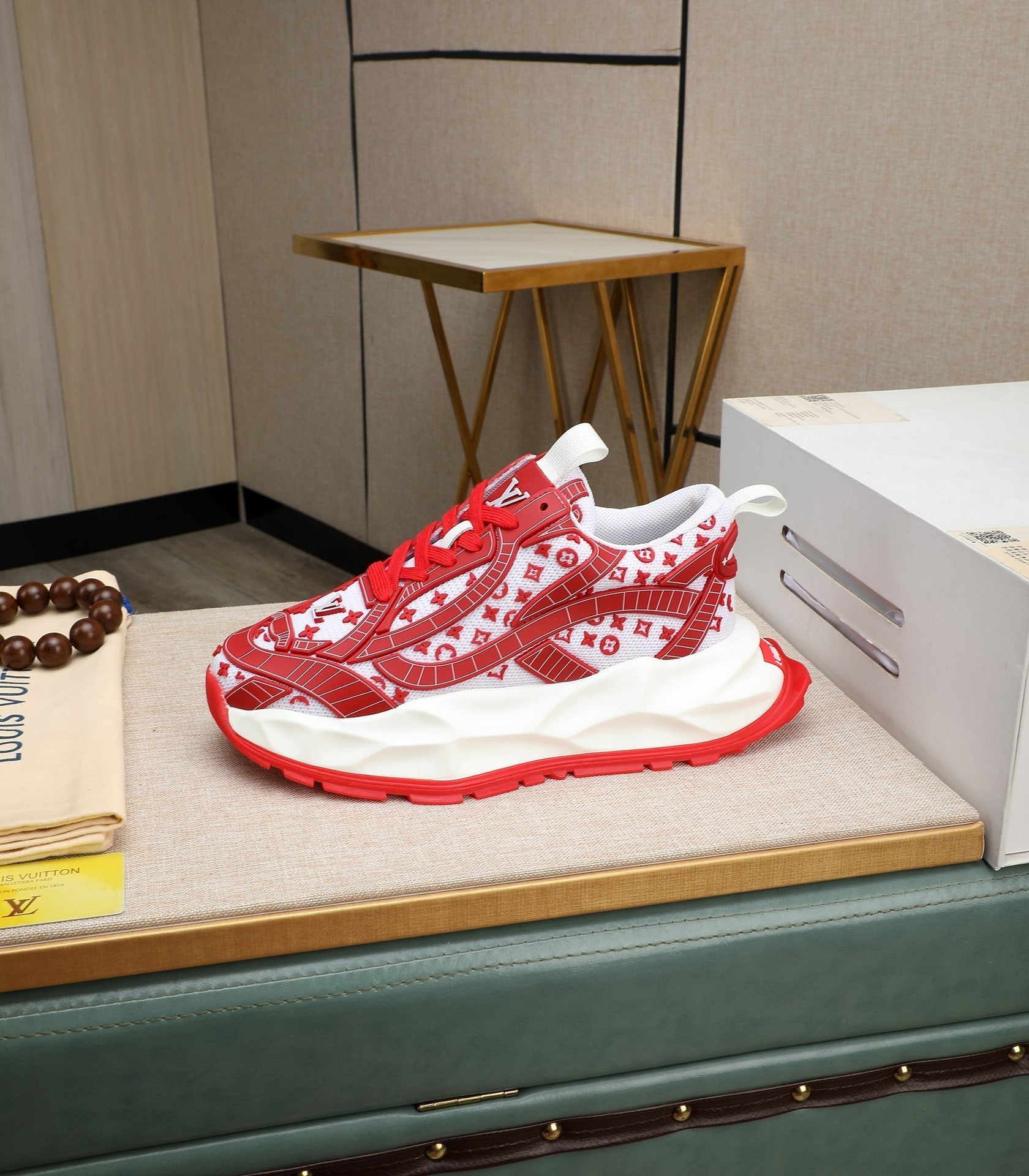 LV TRAINER WHITE MIX RED CALFSKIN AND BREATHABLE MESH