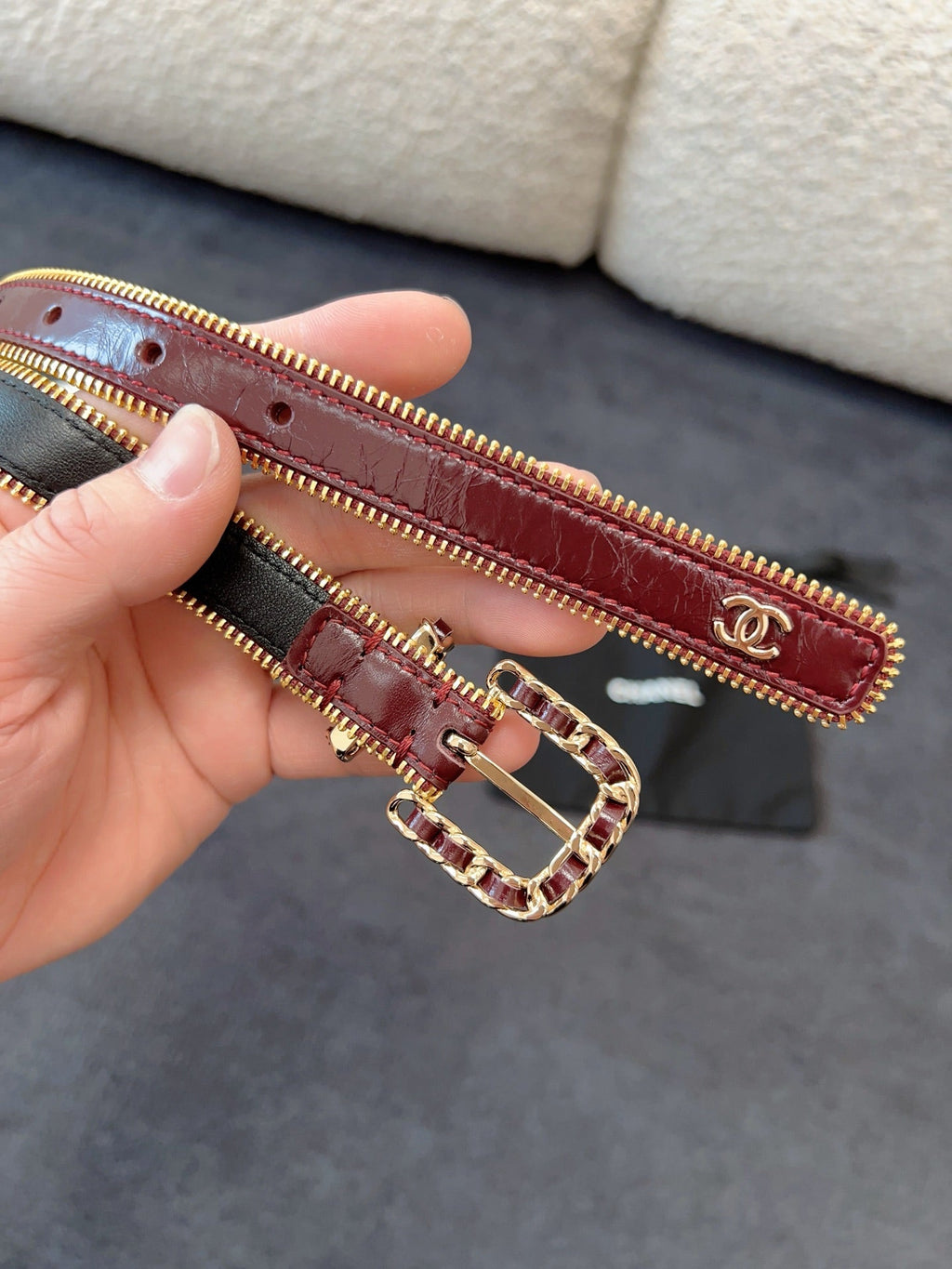 BELT 20MM IN WINE RED CALFSKIN WITH INTERWOVEN CHAIN BUCKLE ZIPPER IN TRIM GOLD HARDWARE