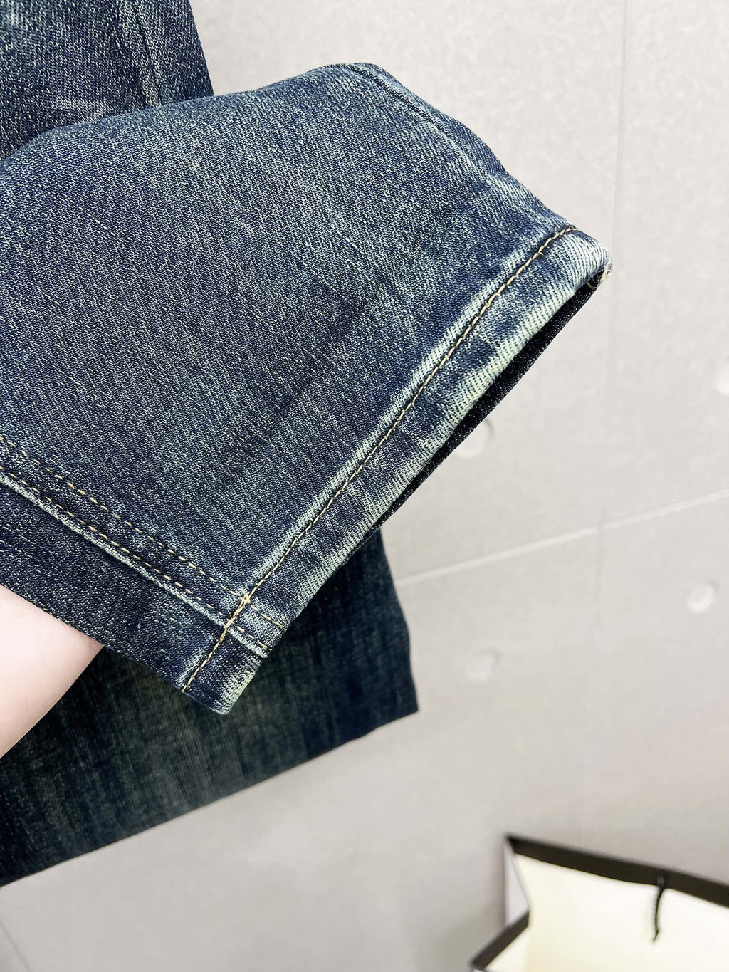 LV BLUE DENIM JEAN 239500