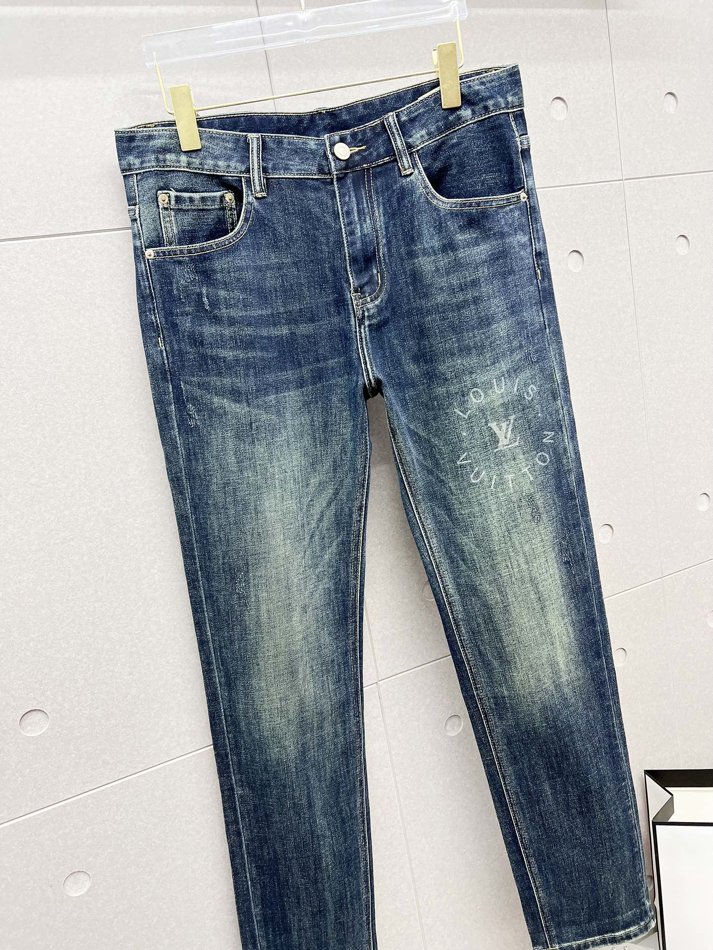 LV BLUE DENIM JEAN 239500