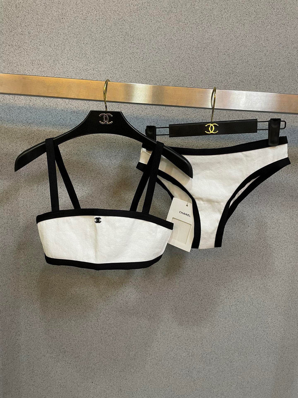 HIGH NECK SWIMSUIT IN WHITE AND BLACK TRIM 627830