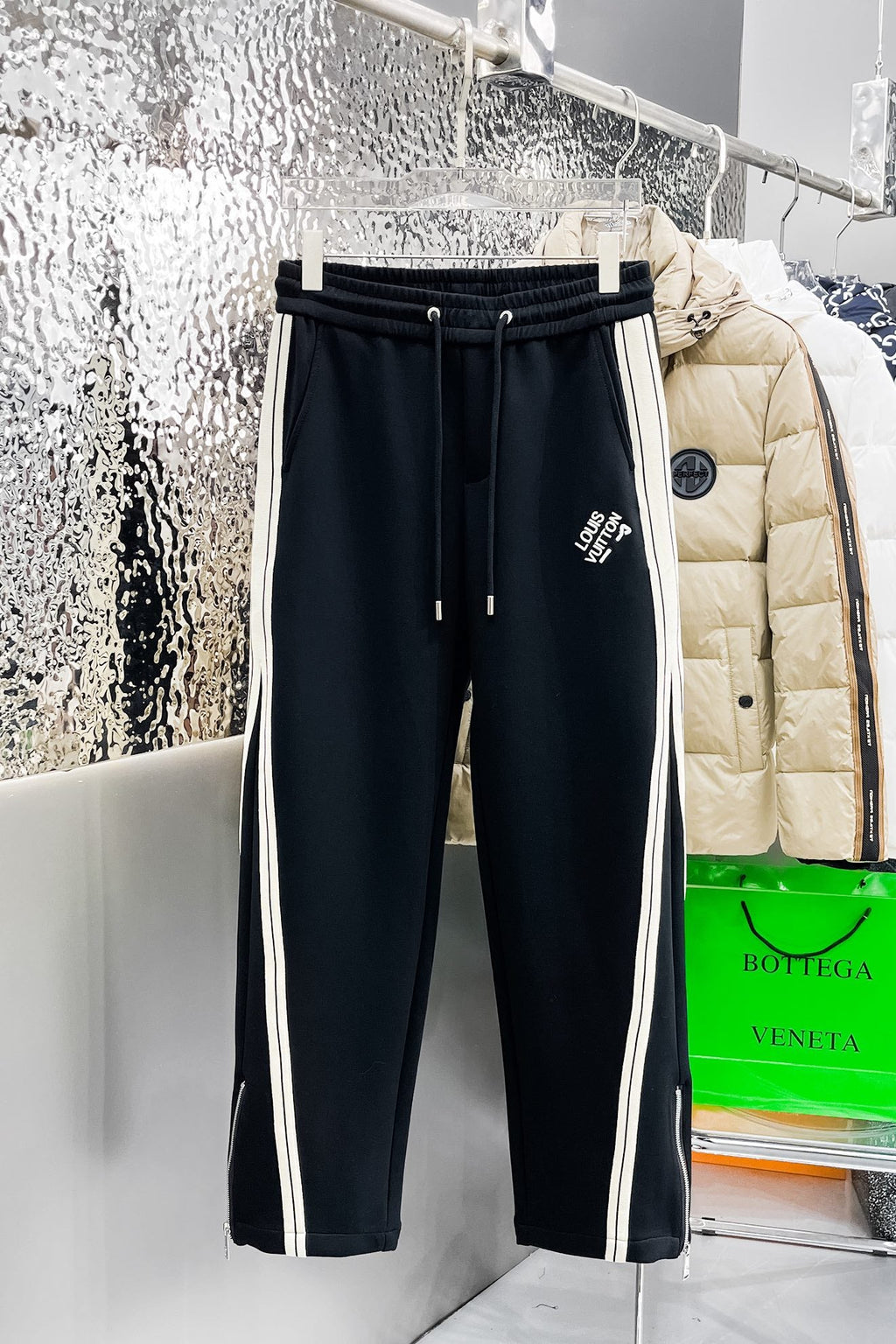 LV BLACK MIX WHITE TROUSERS 239505