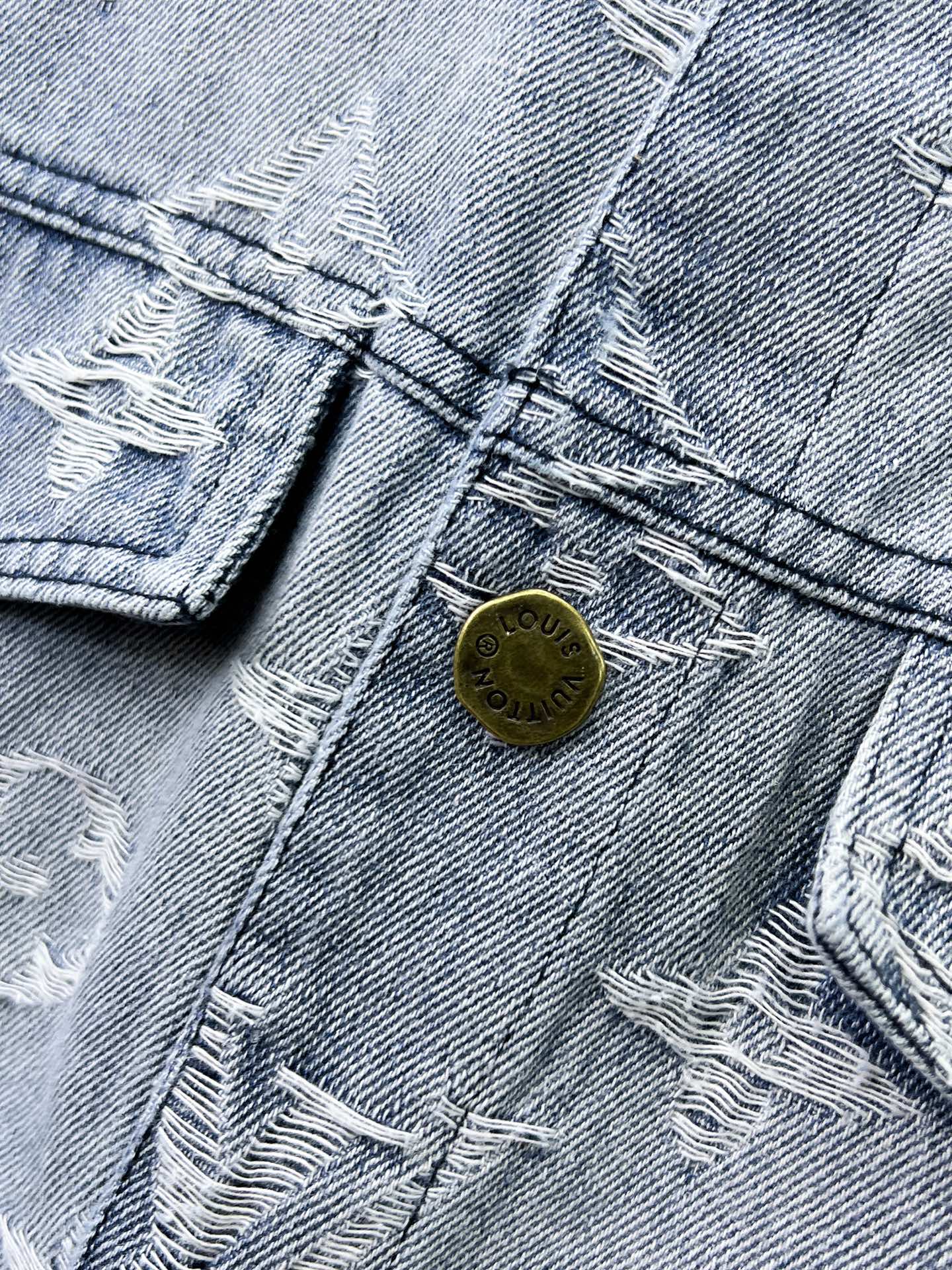 LV LIGHT BLUE MONOGRAM DENIM JACKET 239529